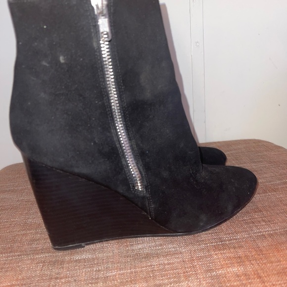 Black faux suede pointy toe wedge booties - Picture 3 of 5